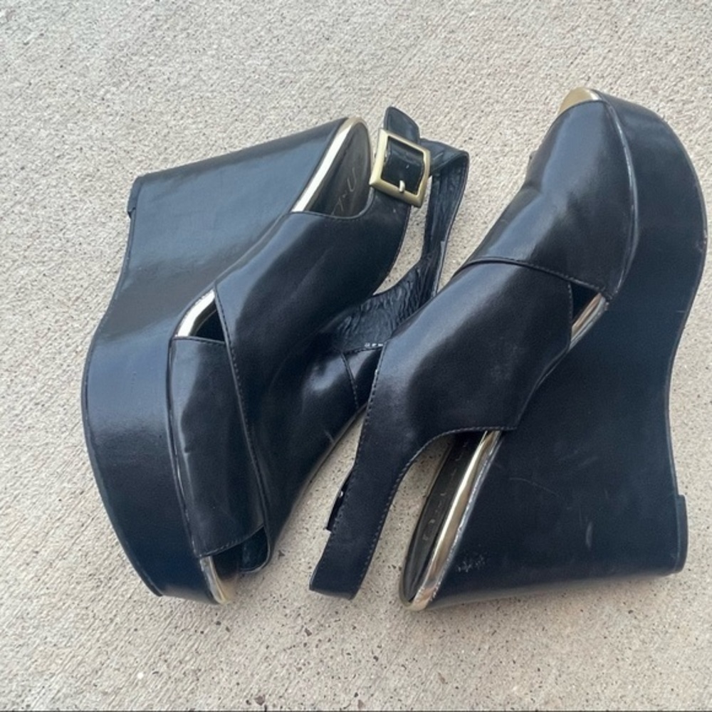 Black Wedges - image 4